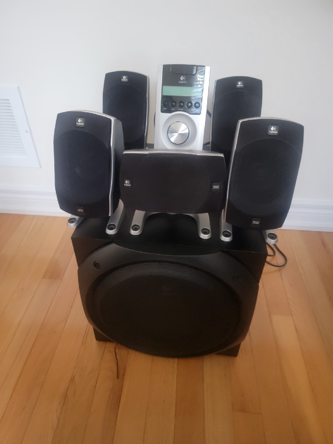 Logitech Z-5500 Digital 5.1 Speaker System