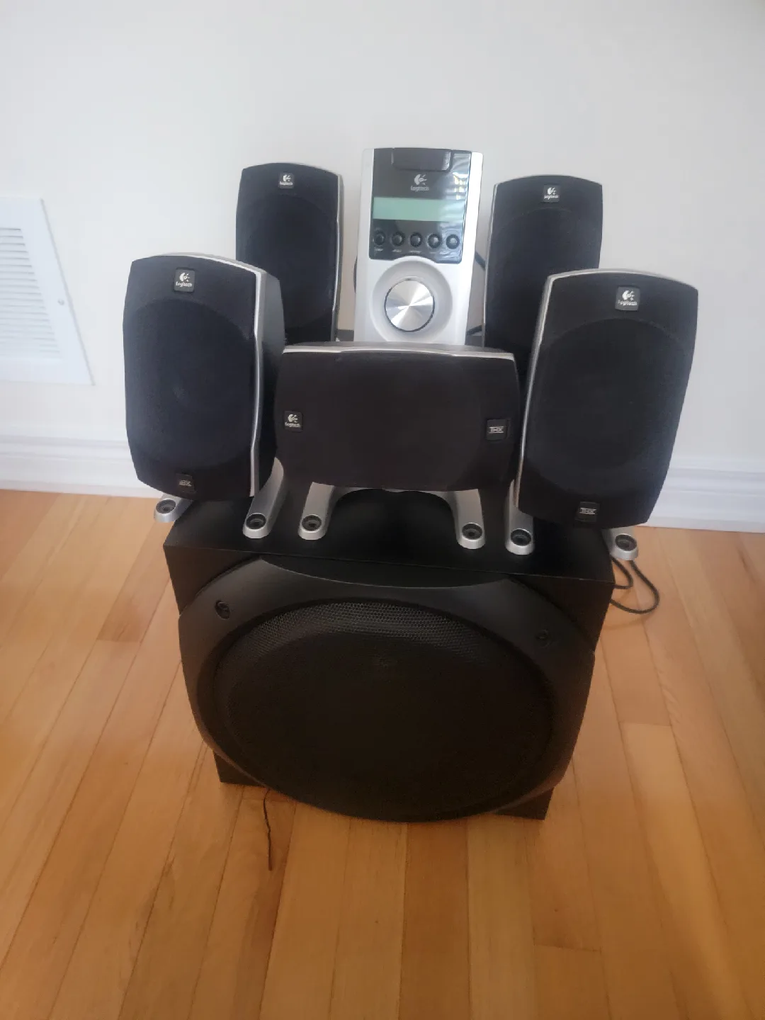 Logitech Z-5500 Digital 5.1 Speaker System