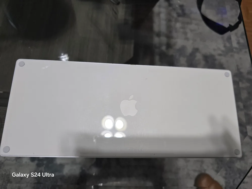 Apple Magic Keyboard - White image indicator(3)