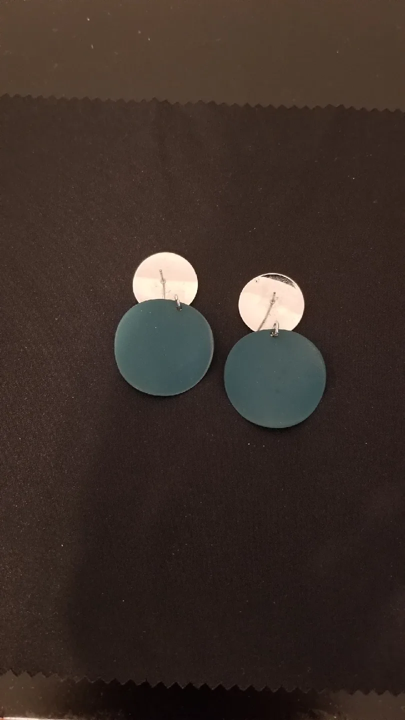 Reitman's Bracelet,Silver Long Chain & Earrings image indicator(4)