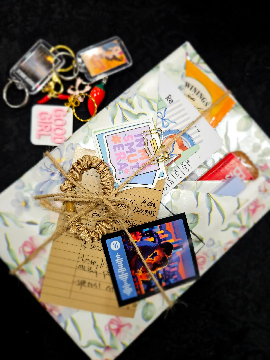 Hot Reads Sweet Treats Book Lover Gift image indicator(2)