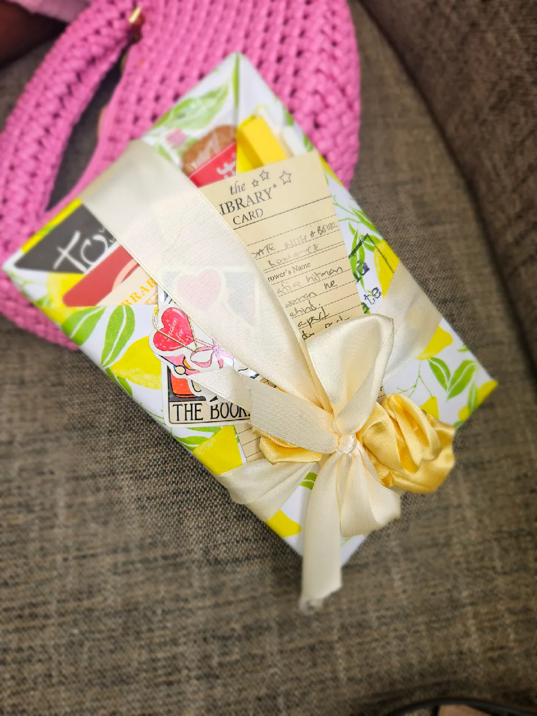 Hot Reads Sweet Treats Book Lover Gift image indicator(3)