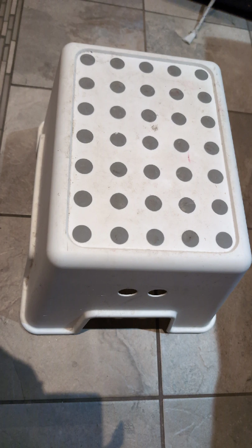Marchepied en plastique blanc