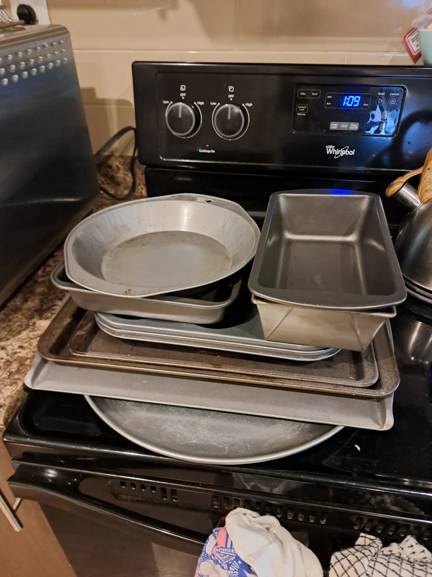 Used Baking Pans - Wilton, Betty Crocker ($5 for all) thumbnail