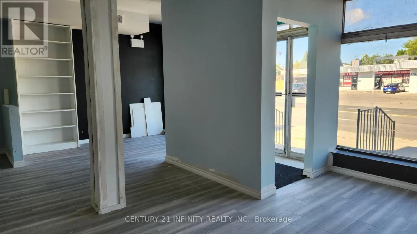 High exposure commercial unit for rent; immediately available image indicator(4)