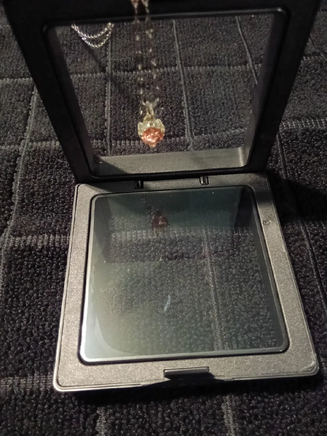 Necklace with  non-precious gemstones image indicator(4)