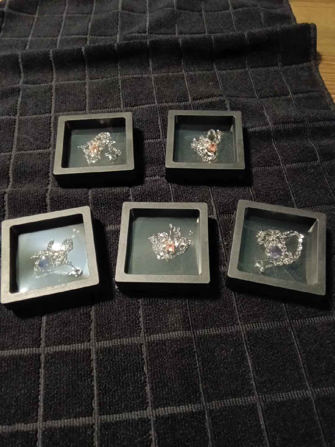 Necklace with  non-precious gemstones image indicator(6)