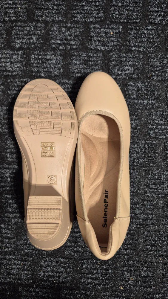 SelenePair Beige Heel Shoes - Size 9 image indicator(4)