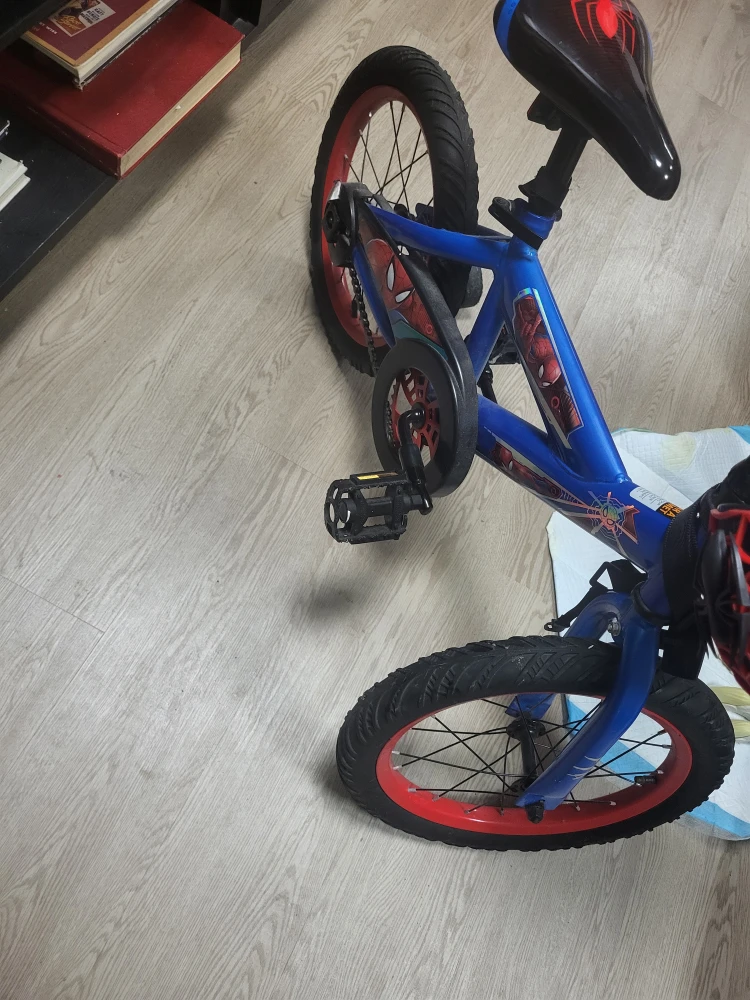 Spider-Man Kids' Bike with Helmet - photo 3
