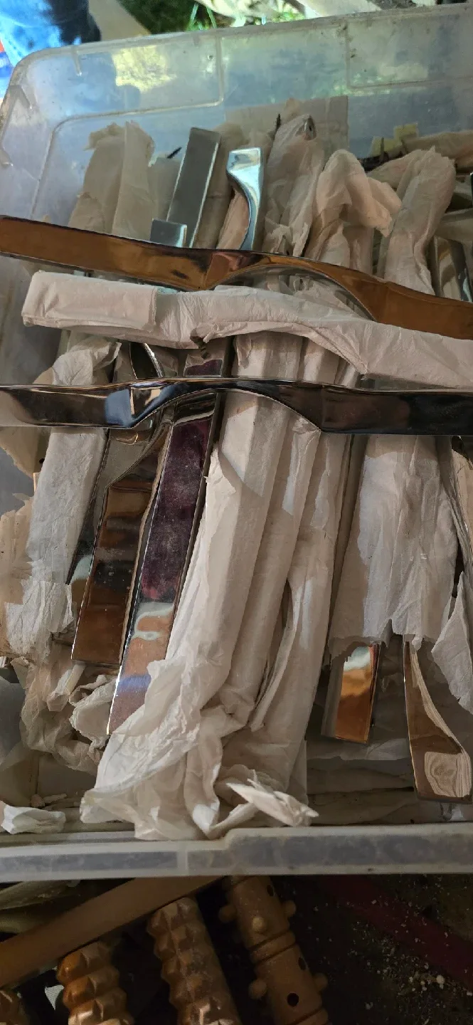 hand doors cabinets image indicator(2)