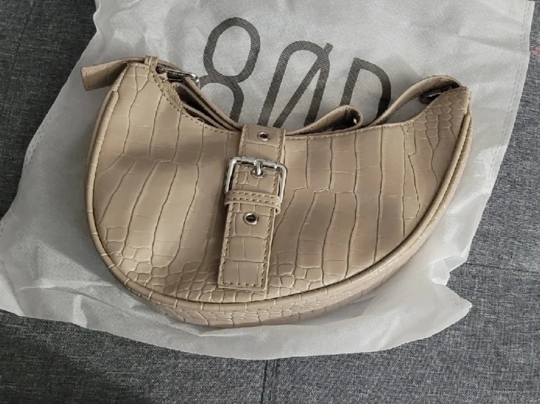 Crescent Bag 8 other reasons image indicator(3)