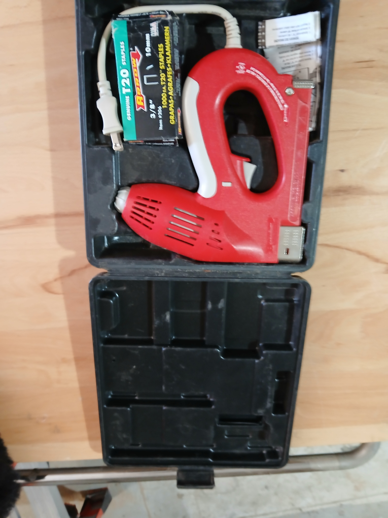 Arrow ET200 Electric Staple Gun w/ Case - photo 2
