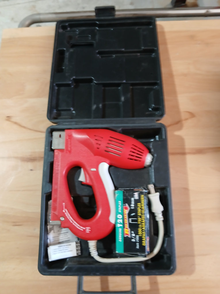 Arrow ET200 Electric Staple Gun w/ Case - photo 3