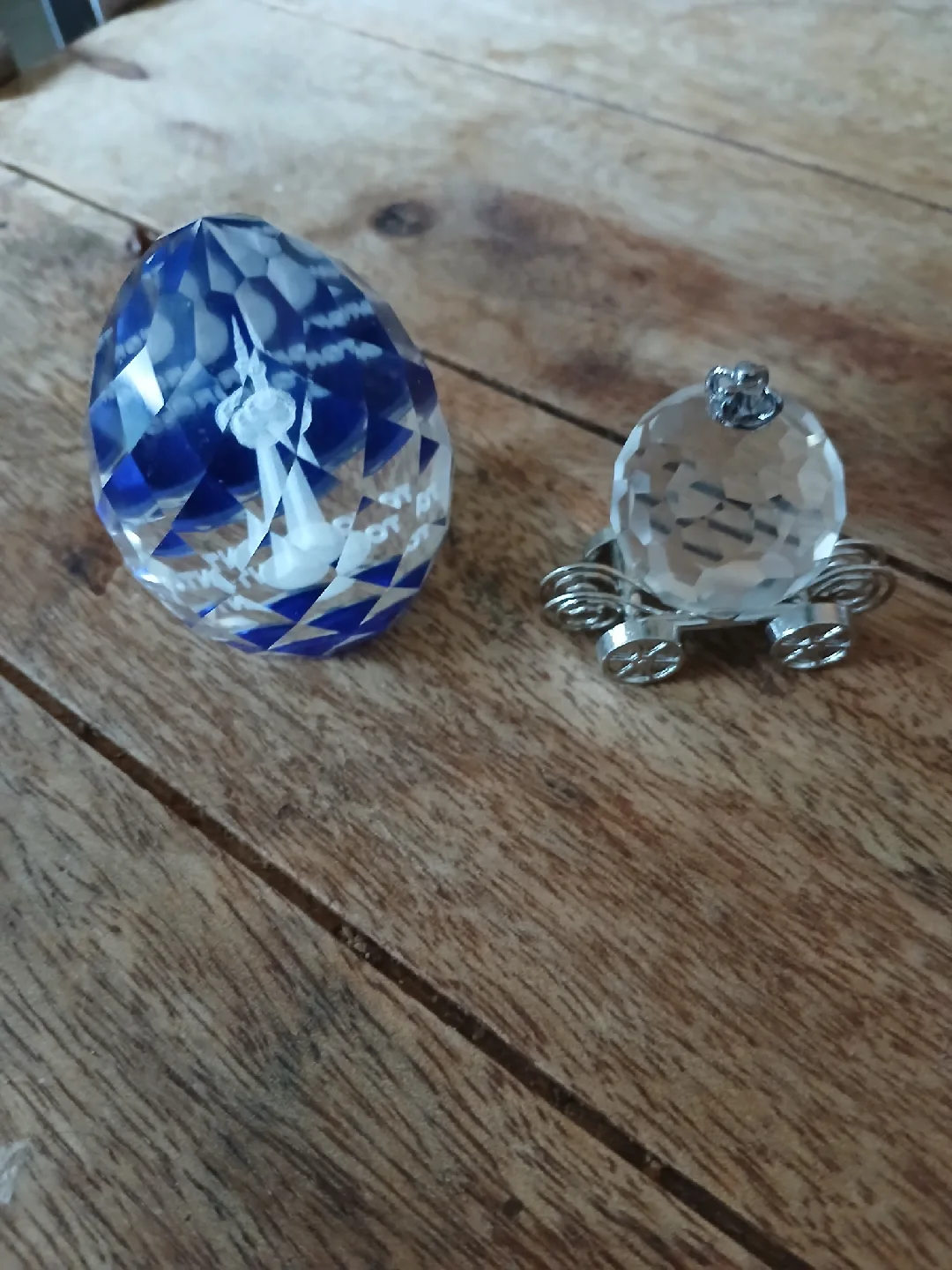 Crystal CN Tower Figurine & Carriage thumbnail