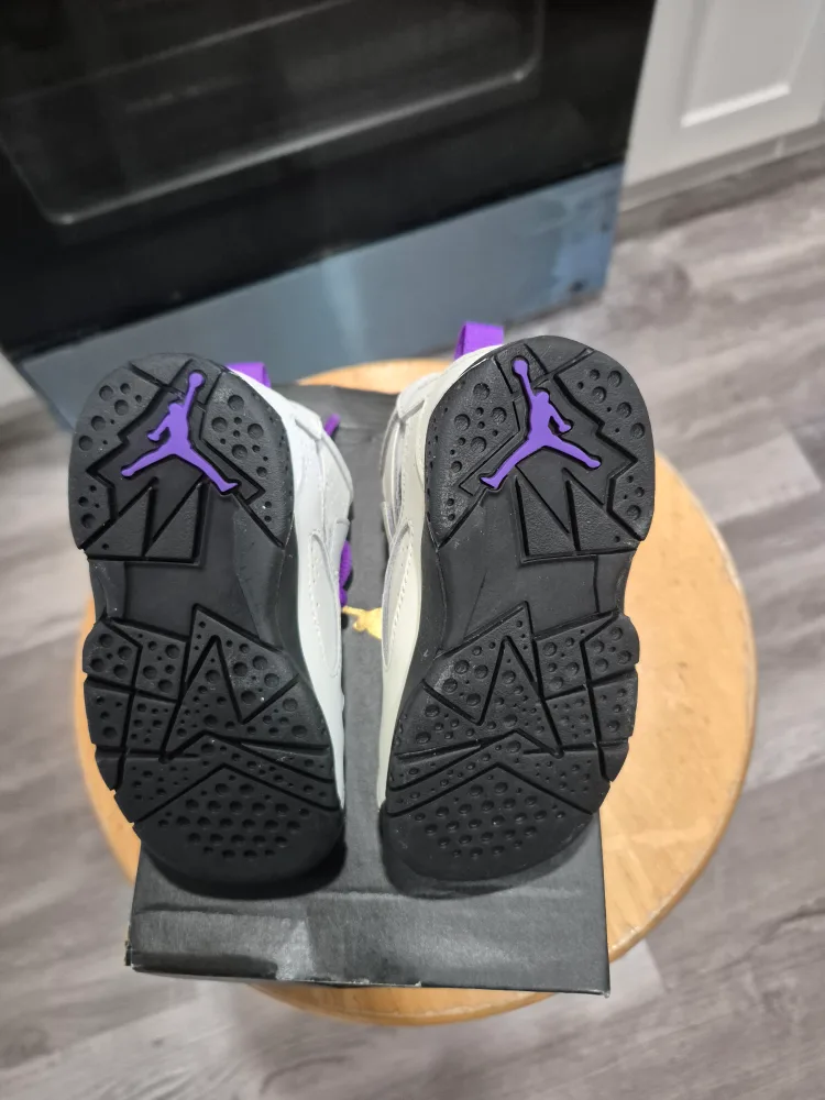 Air Jordan 7 Retro True Flight TD Lt base Grey/Purple Venom image indicator(2)