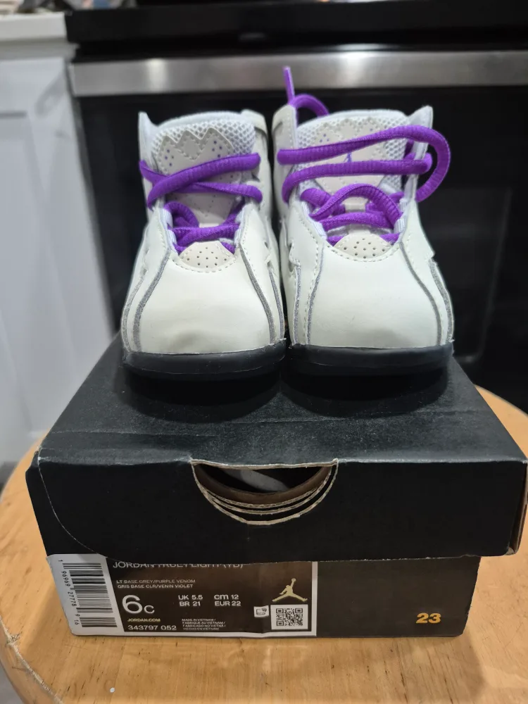 Air Jordan 7 Retro True Flight TD Lt base Grey/Purple Venom image indicator(3)