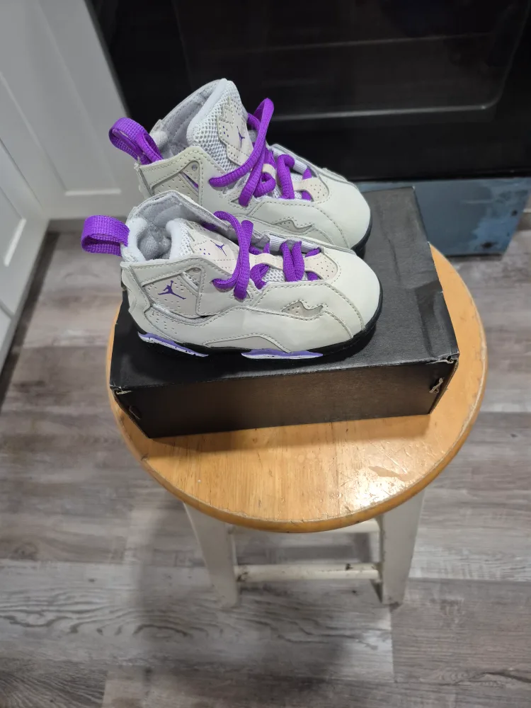 Air Jordan 7 Retro True Flight TD Lt base Grey/Purple Venom image indicator(5)