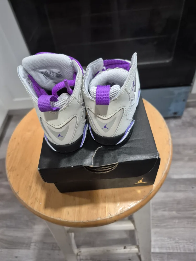 Air Jordan 7 Retro True Flight TD Lt base Grey/Purple Venom image indicator(6)