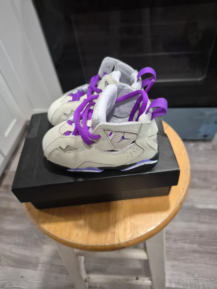 Air Jordan 7 Retro True Flight TD Lt base Grey/Purple Venom image indicator(7)