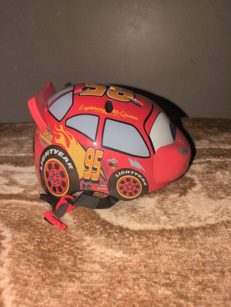 Disney Pixar Cars Lightning McQueen Helmet image indicator(2)