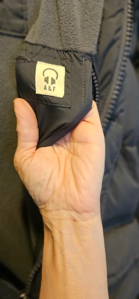 Abercrombie & Fitch Puffer Jacket - Size S image indicator(5)