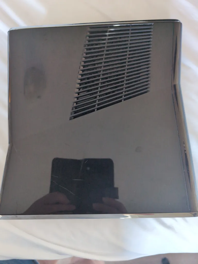 Xbox 360 S Console - Black image indicator(2)