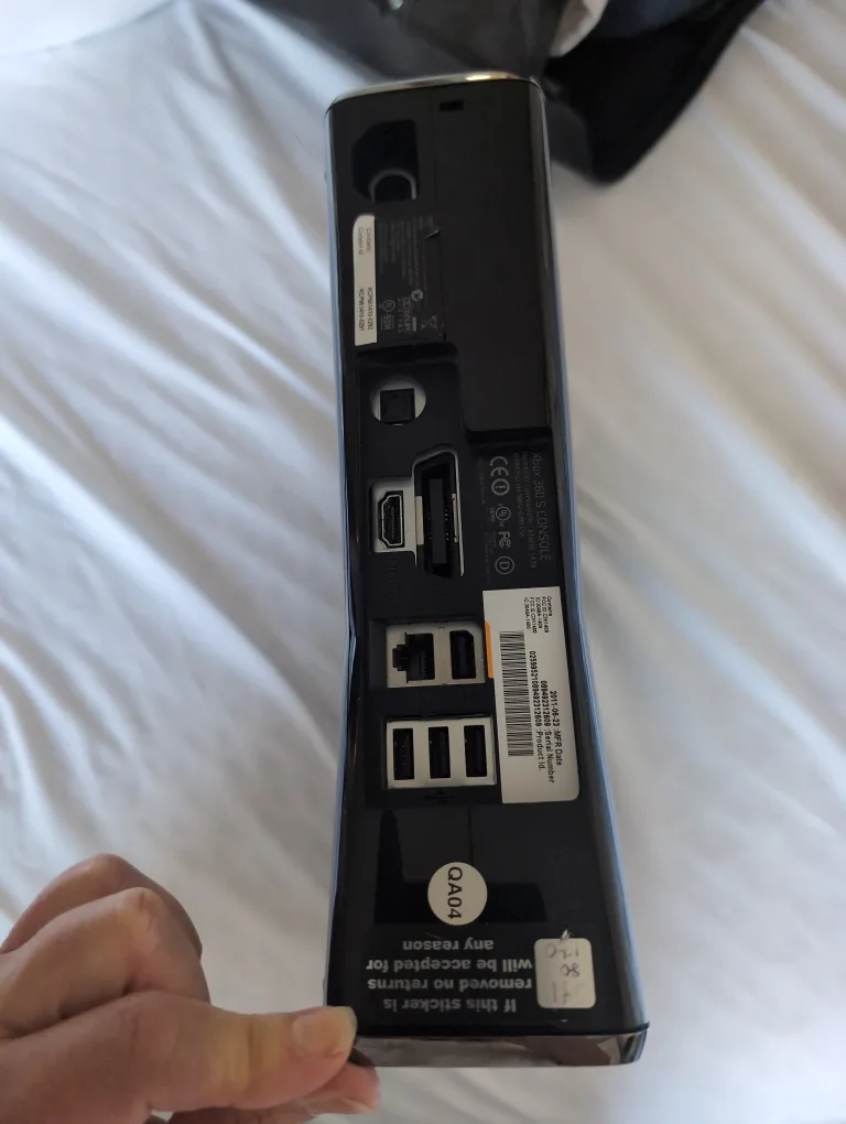 Xbox 360 S Console - Black image indicator(3)