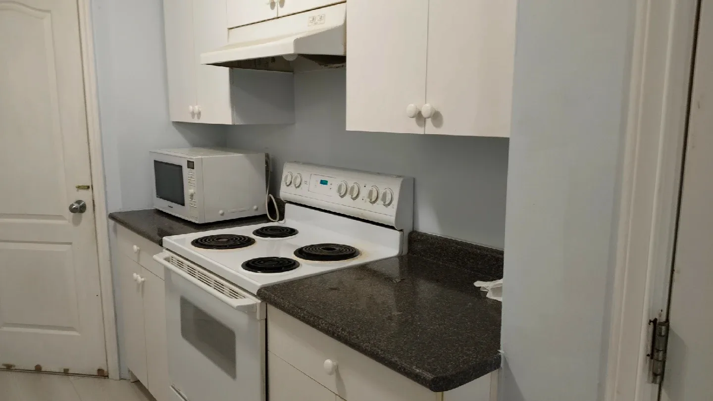 2 bedroom Basement Rent 604 441 7323 image indicator(7)