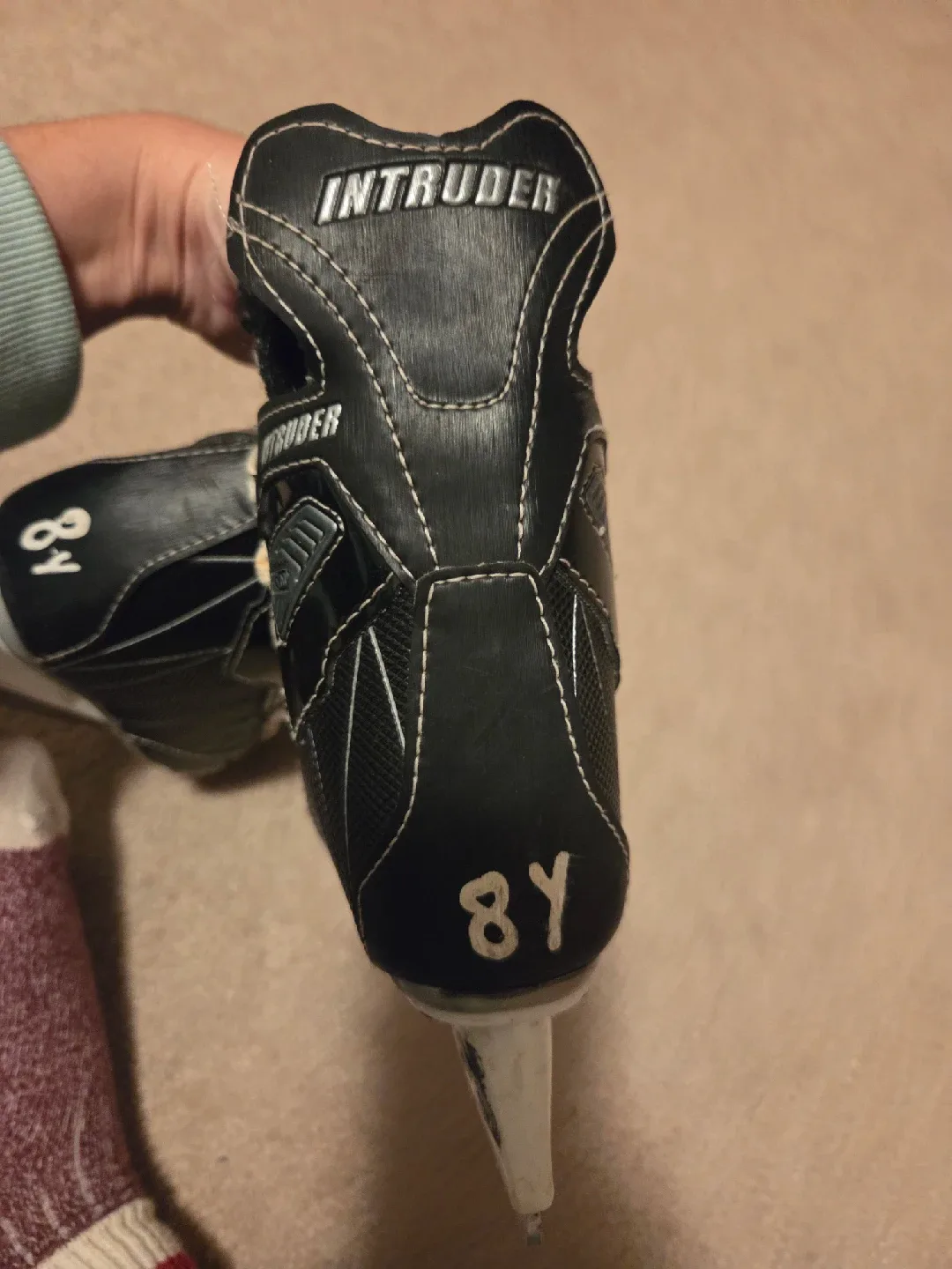 Youth Size 8Y Hockey Skates image indicator(2)