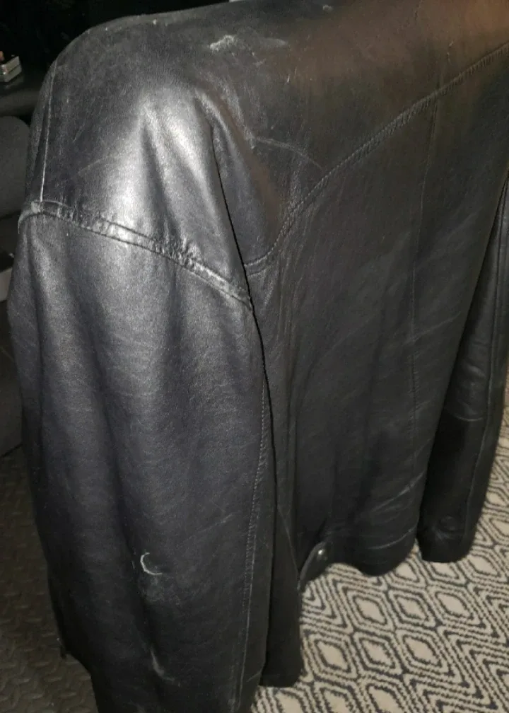 Vroom Dreesmann Black Leather Jacket (M) image indicator(8)