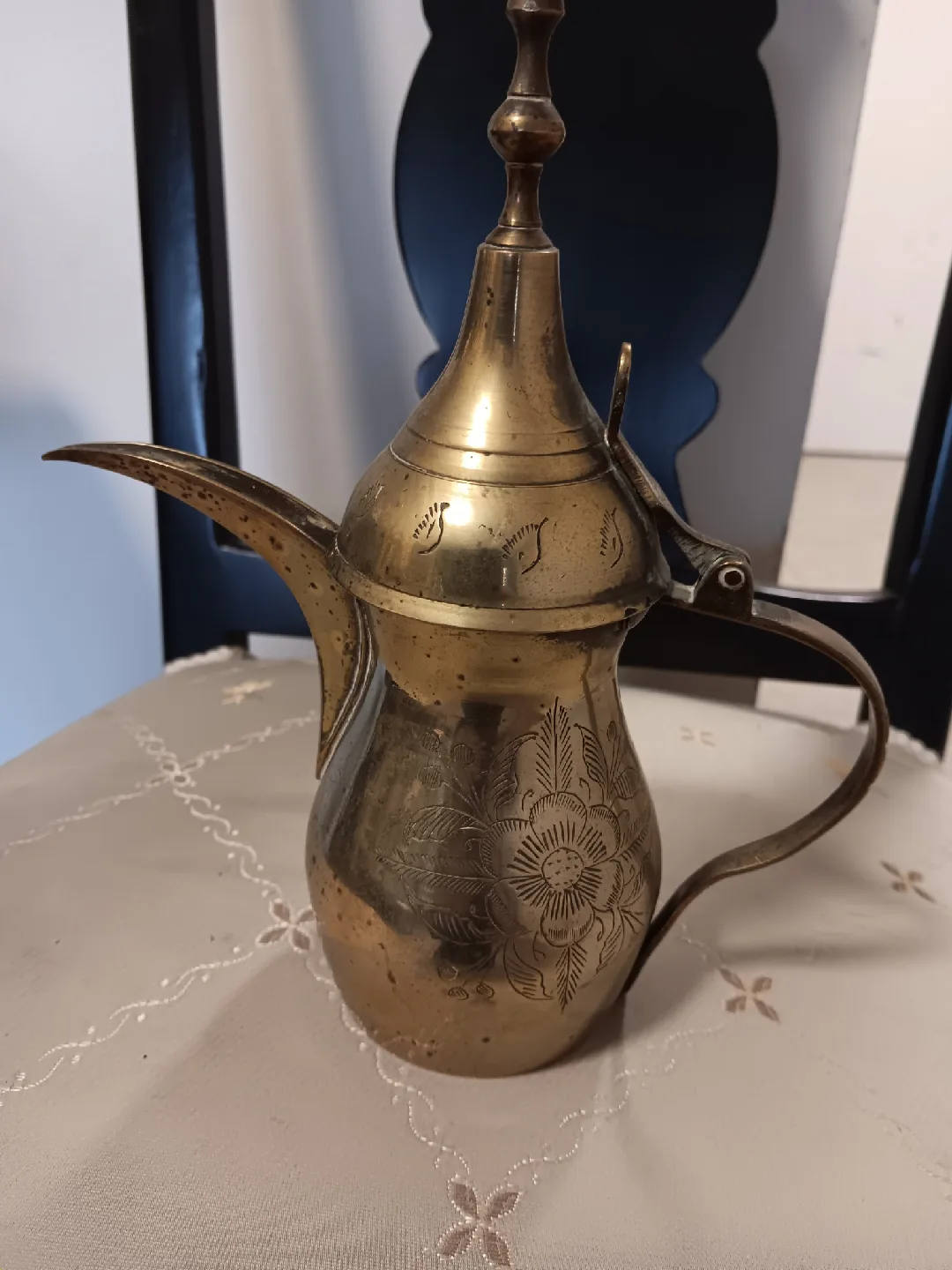 Vintage Brass Dallah Coffee Pot image indicator(2)