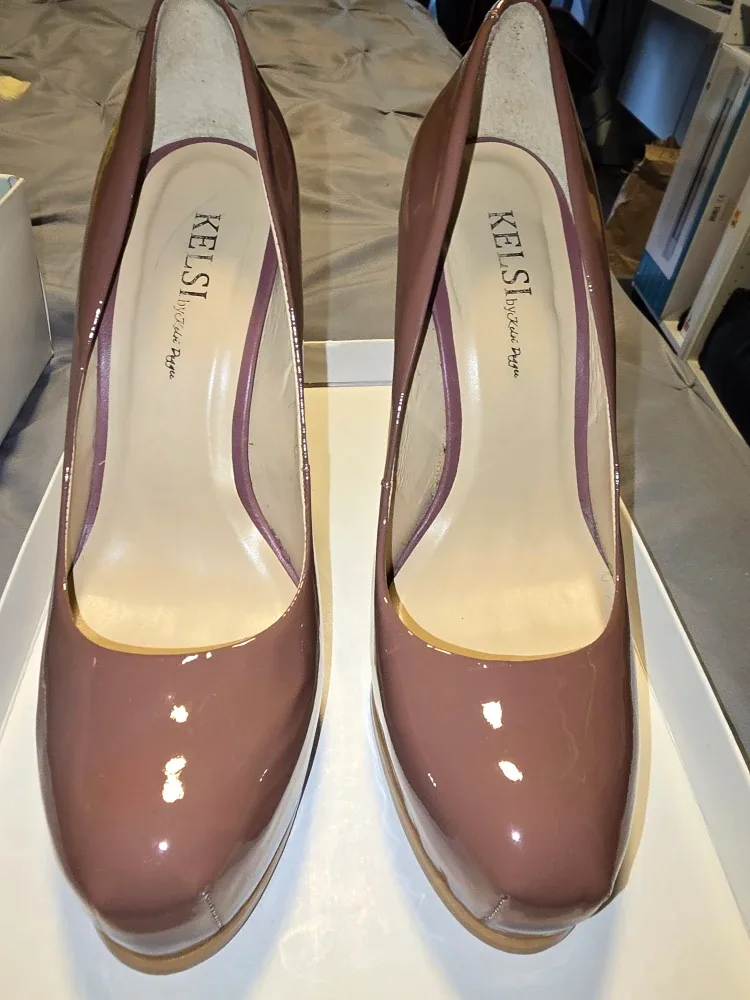 KELSI by Kelsi Dagger Laurie Heels - Size 9M image indicator(2)