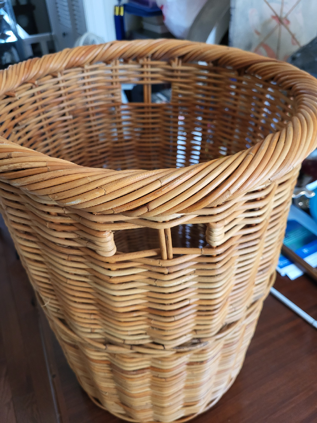 Wicker Laundry Basket - photo 2