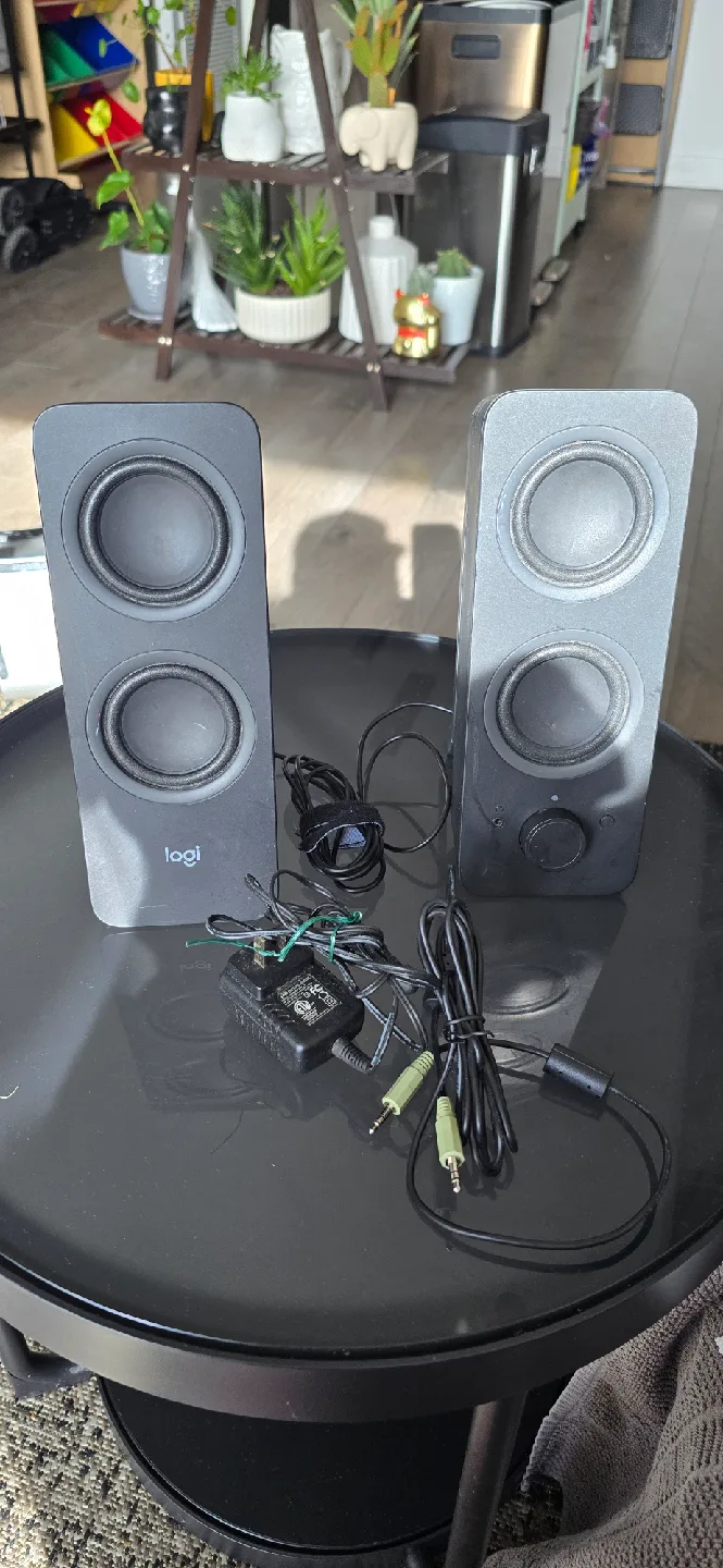 Logitech Z207 2.0 Channel Computer Speaker System with Bluetooth thumbnail