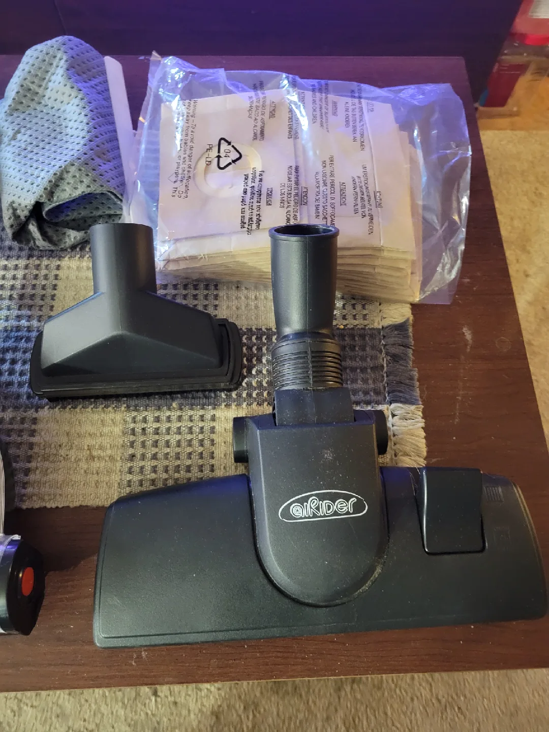 AirRider Canister Vacuum - Red image indicator(4)