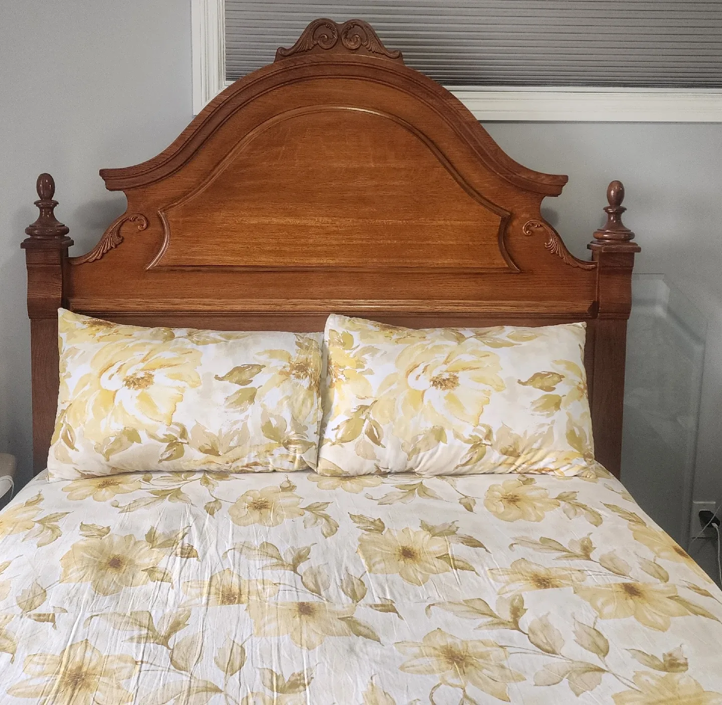 Bedroom Set - Bed, Dresser image indicator(3)