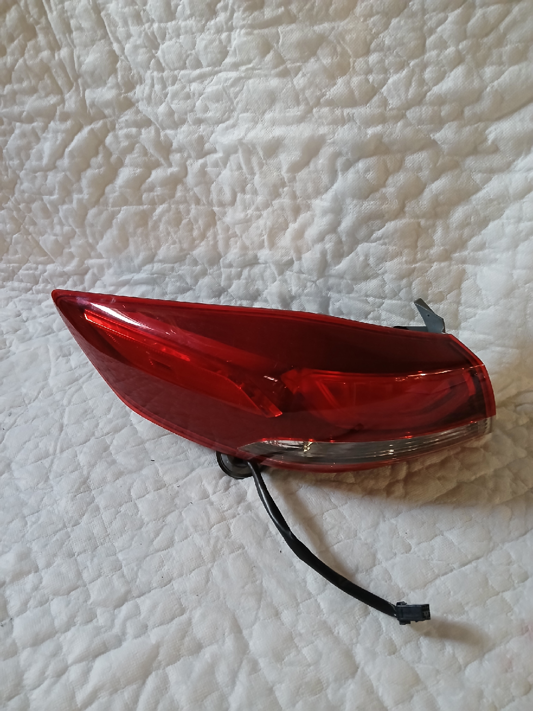17,19 ELANTRA LEFT TAILLIGHT