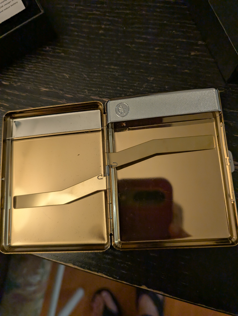 Limited Edition Gold Cigarette Case - photo 3