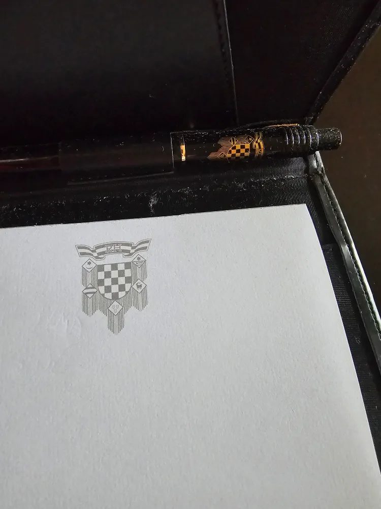 Croatian Mugs and Stationery Set image indicator(3)