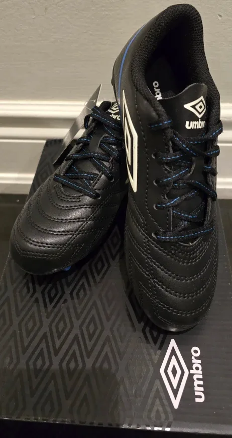 NEW! Umbro Stadia Youth Soccer Cleats - Size 2