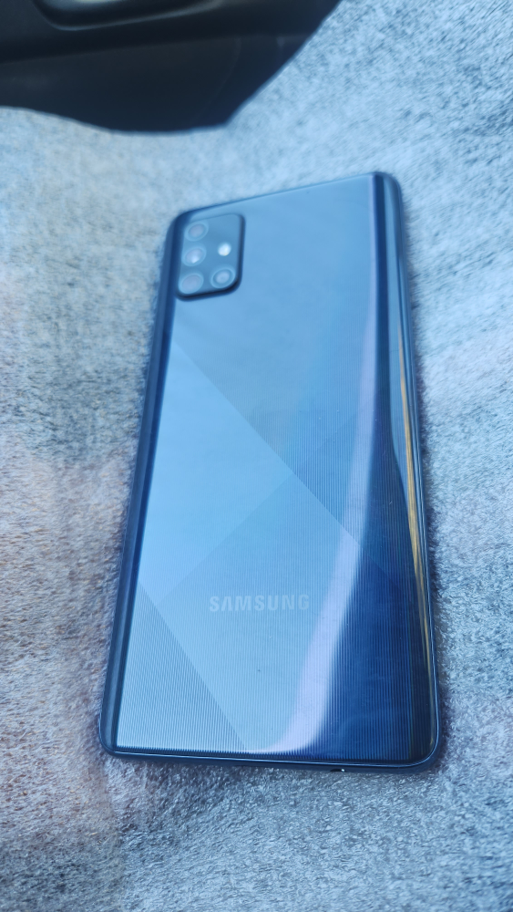 Samsung Galaxy A71 clean Unlocked 128gb  mint