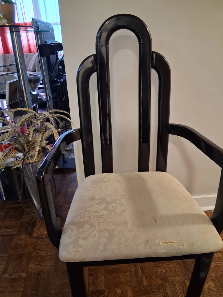 Dining table with 4 chairs image indicator(3)