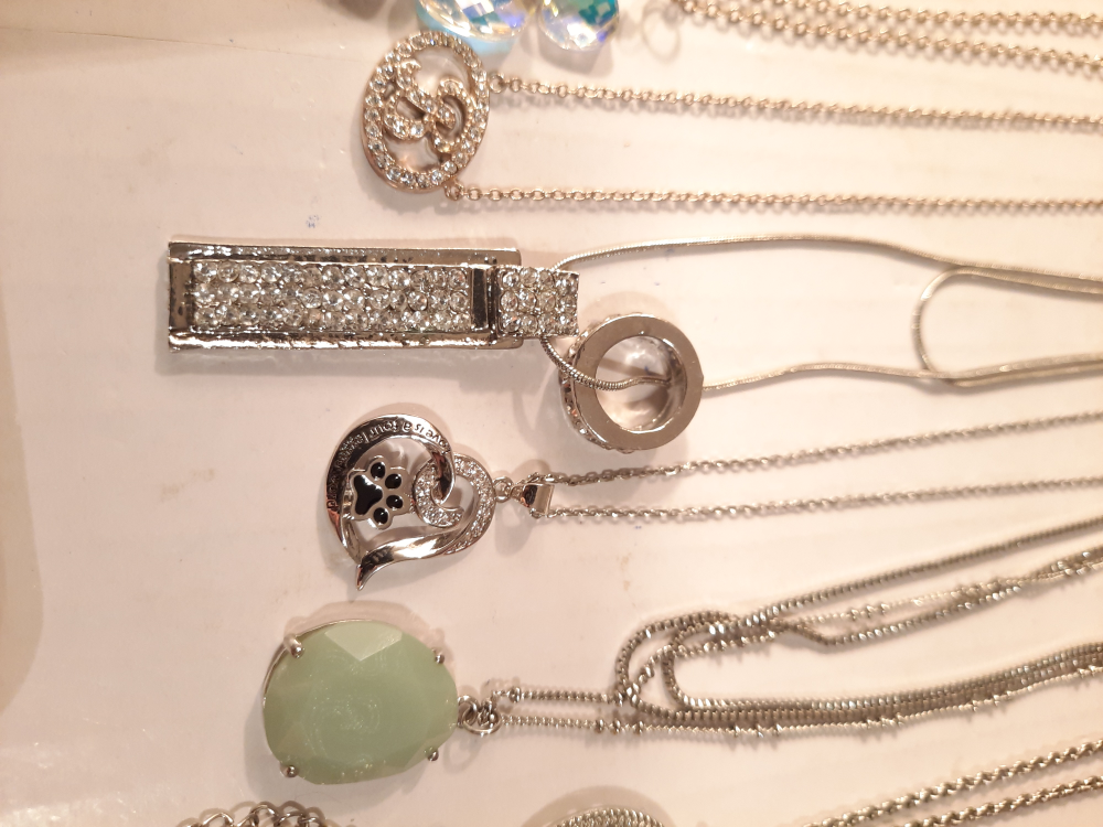 silver tone silver plate neclases - photo 3