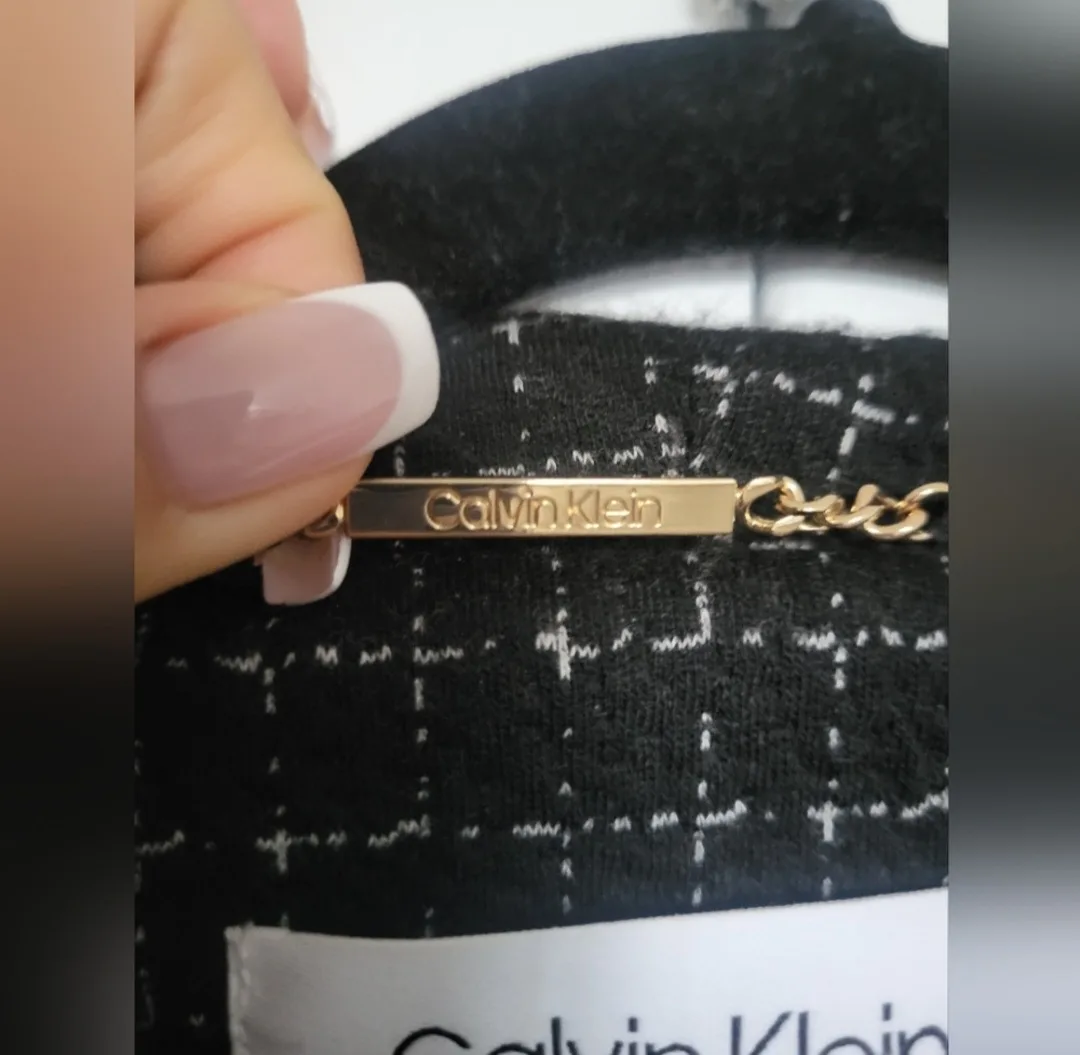 *WEEKLY DECLUTER* Calvin Klein Plaid Blazer - Size 8 image indicator(3)