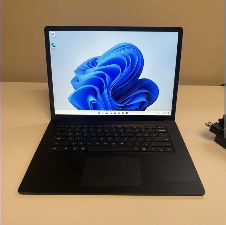 Microsoft Surface Laptop 3: i7 10th gen 16gb Ram 256gb SSD. image indicator(4)