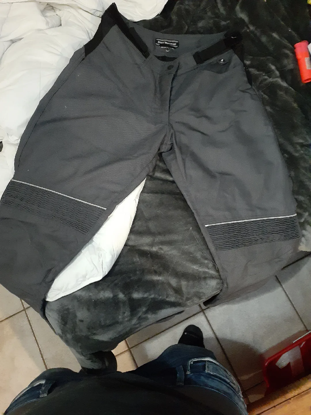 BMW Motorrad Riding Pants - Size 40 image indicator(2)