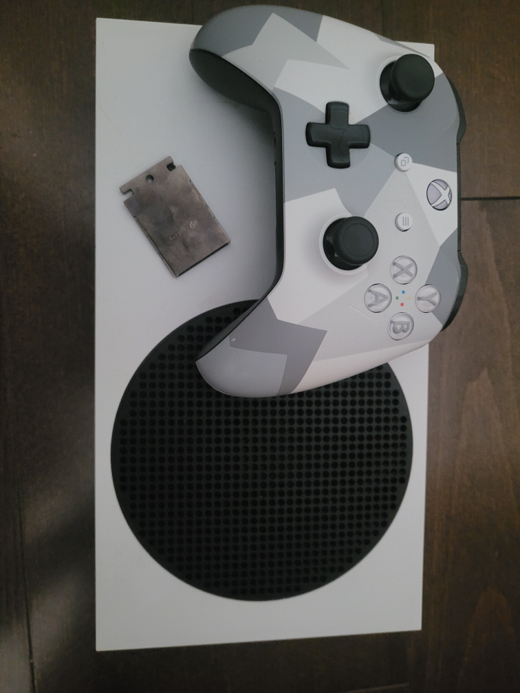 Xbox series S with 1 controller and 1tb ssd card