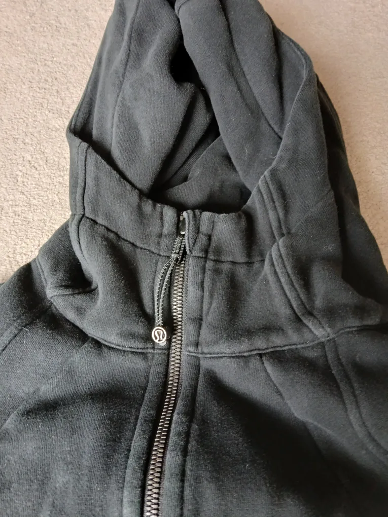🆓️ Lululemon black zip up, size small (S) #freecycle 🥕 image indicator(2)