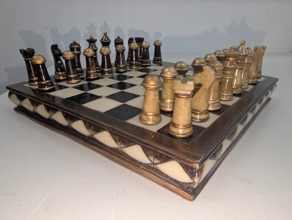Stunning Faux-Bone Inlaid Chess Set. Decorative & Complete! image indicator(2)