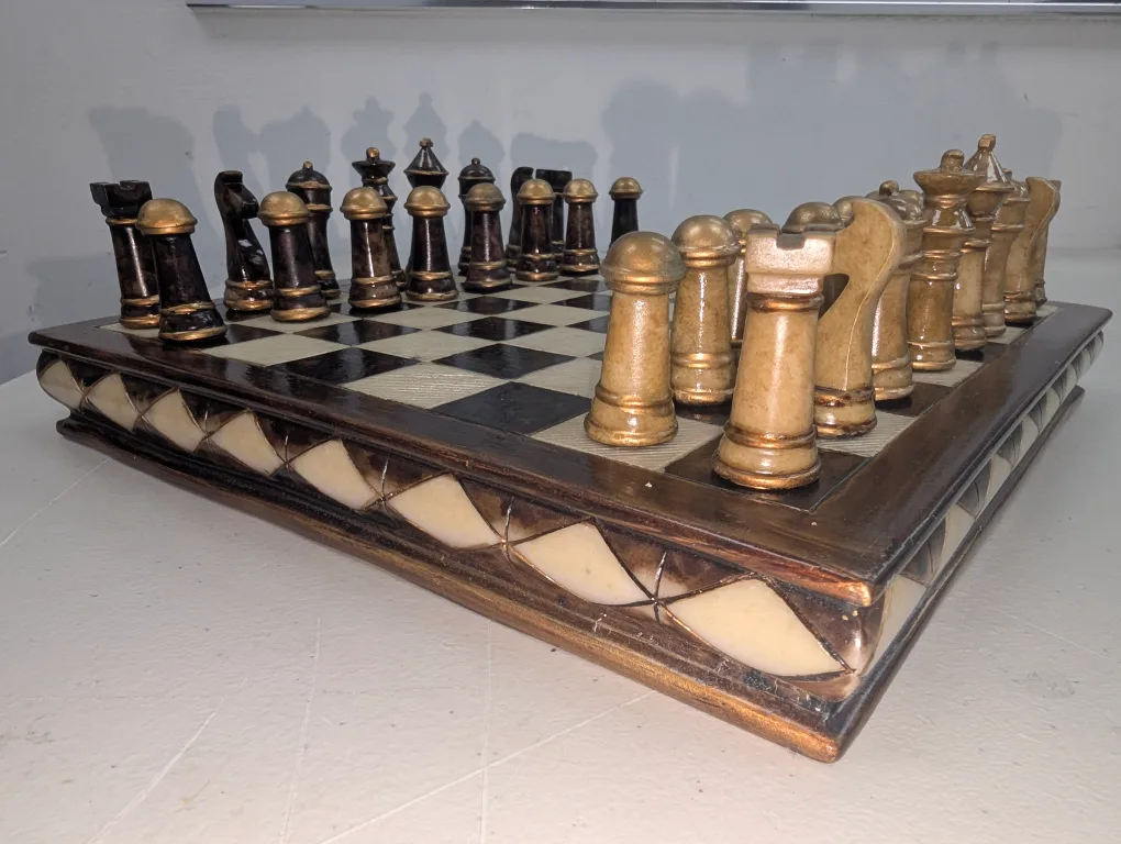 Stunning Faux-Bone Inlaid Chess Set. Decorative & Complete! image indicator(3)